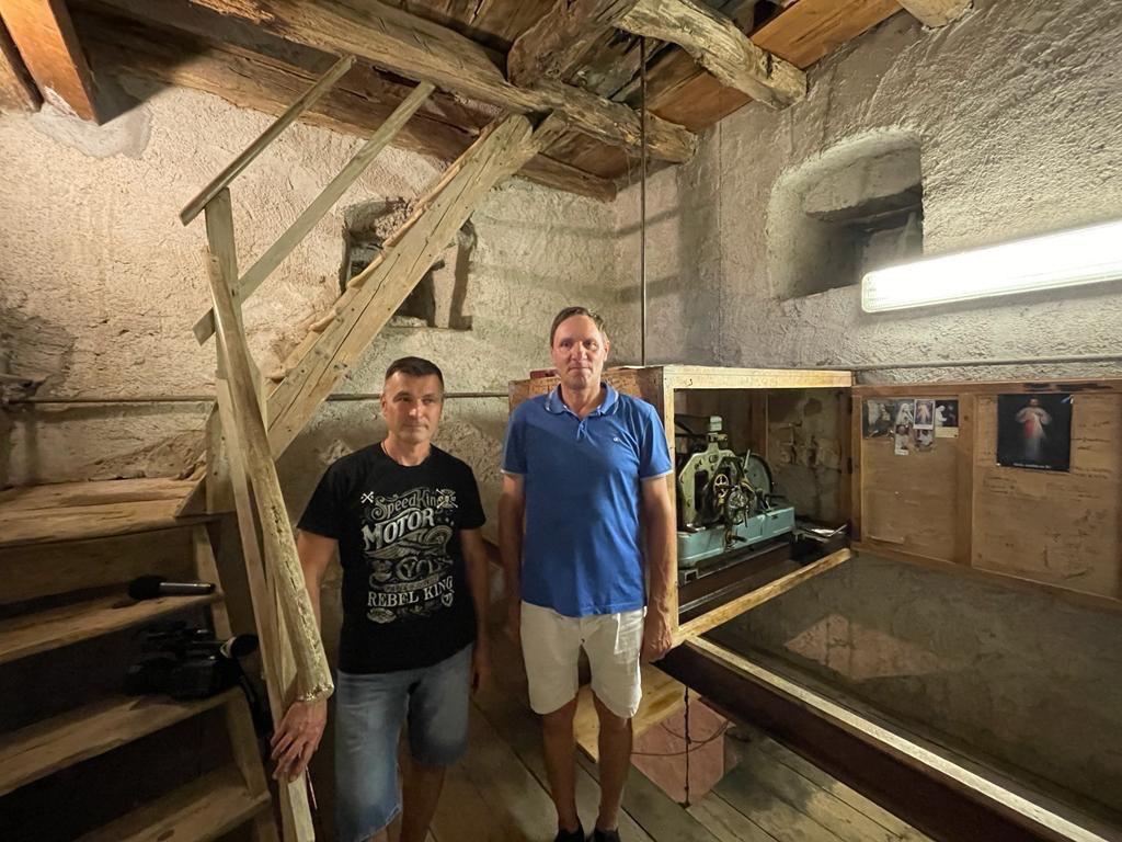 Immagine per VIDEO/Brazzano: l'antico orologio vive ancora grazie alla tenacia di Dario e Andrea